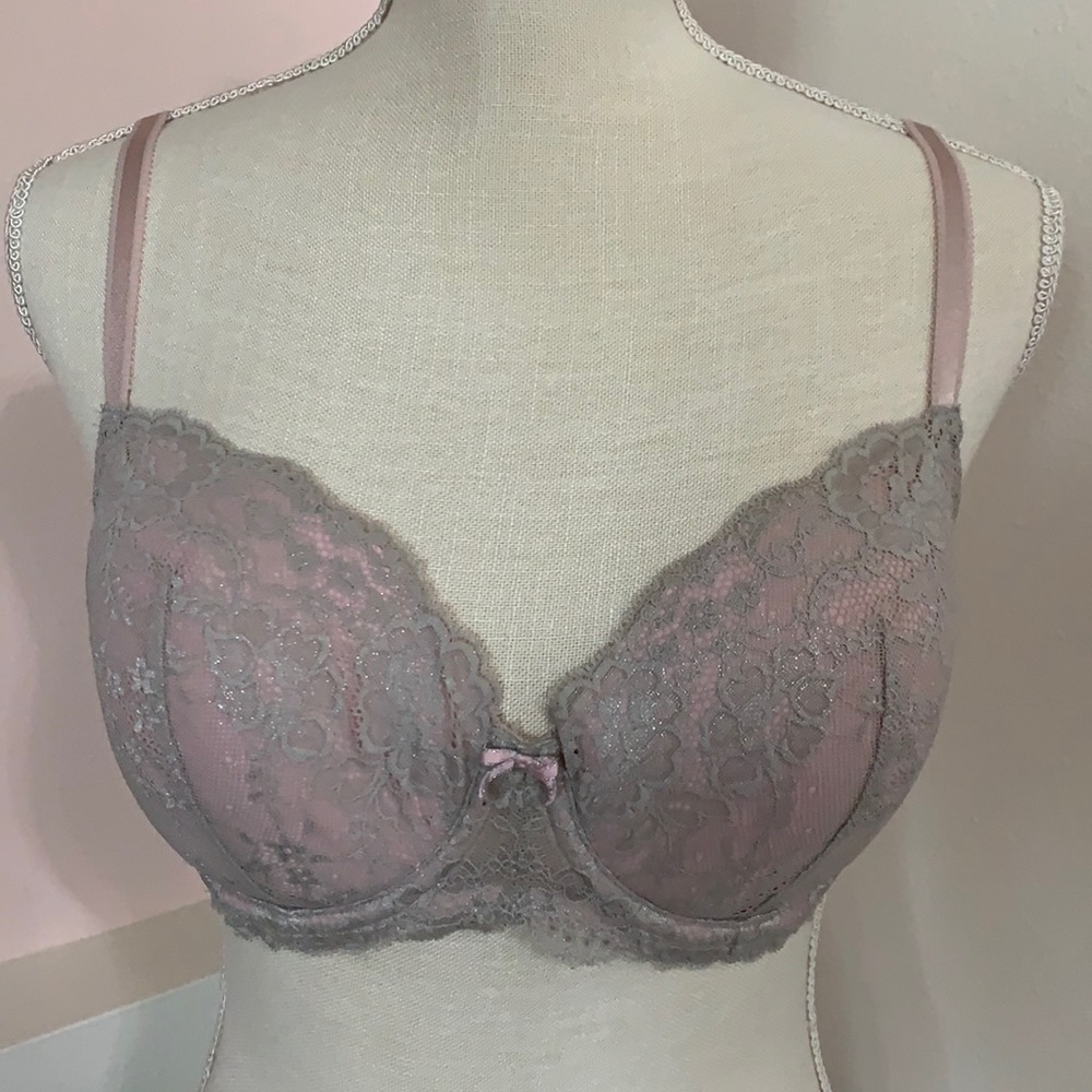 Victoria’s Secret dream angel lined Demi.